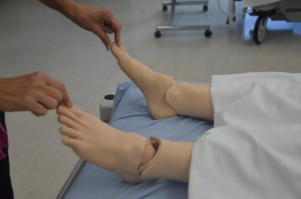 how to improve blood circulation in legs and feet